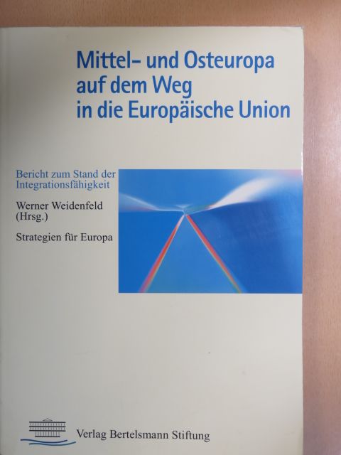 Cornelius Hasselblatt - Mittel- und Osteuropa auf dem Weg in die Europäische Union [antikvár]