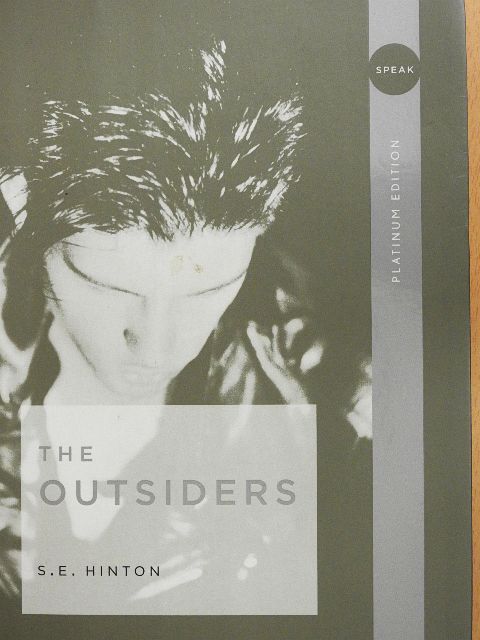 S. E. Hinton - The Outsiders [antikvár]