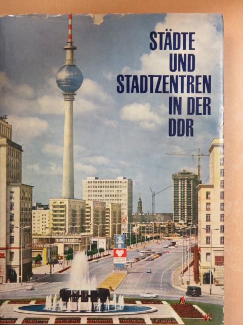Gerhard Krenz - Städte und Stadtzentren in der DDR [antikvár]