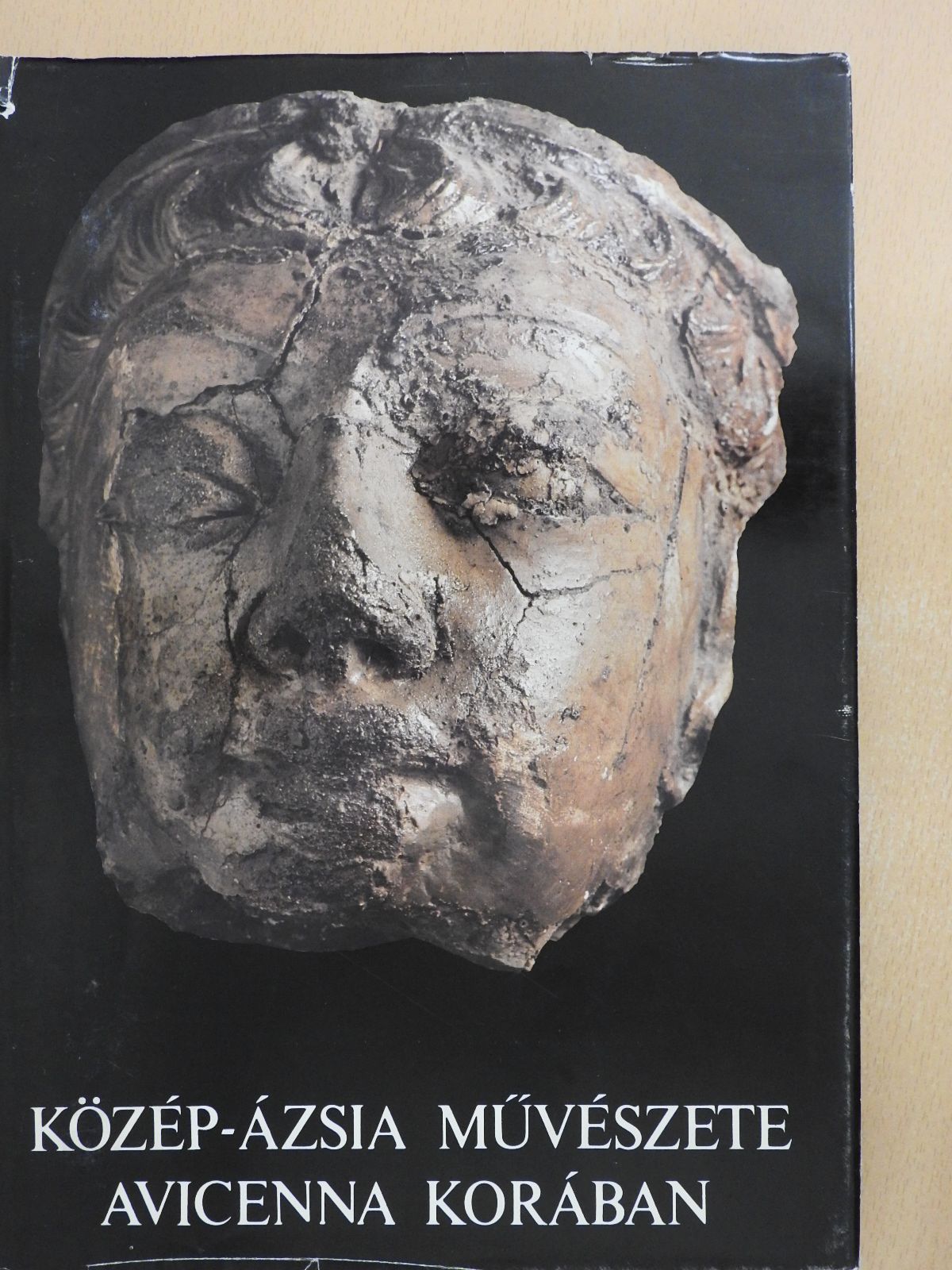 Lutfija Ajni - Közép-Ázsia művészete Avicenna korában (dedikált példány) [antikvár]