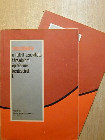 Bibliográfia a fejlett szocialista társadalom építésének kérdéseiről I-II. [antikvár]