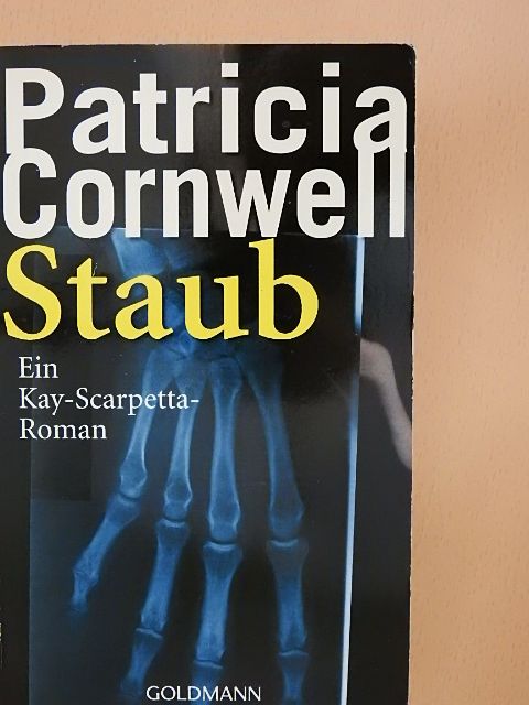 Patricia Cornwell - Staub [antikvár]