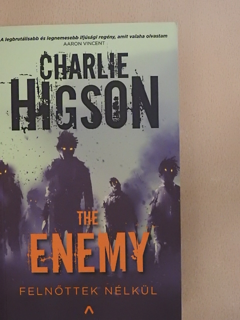 Charlie Higson - Felnőttek nélkül [antikvár]
