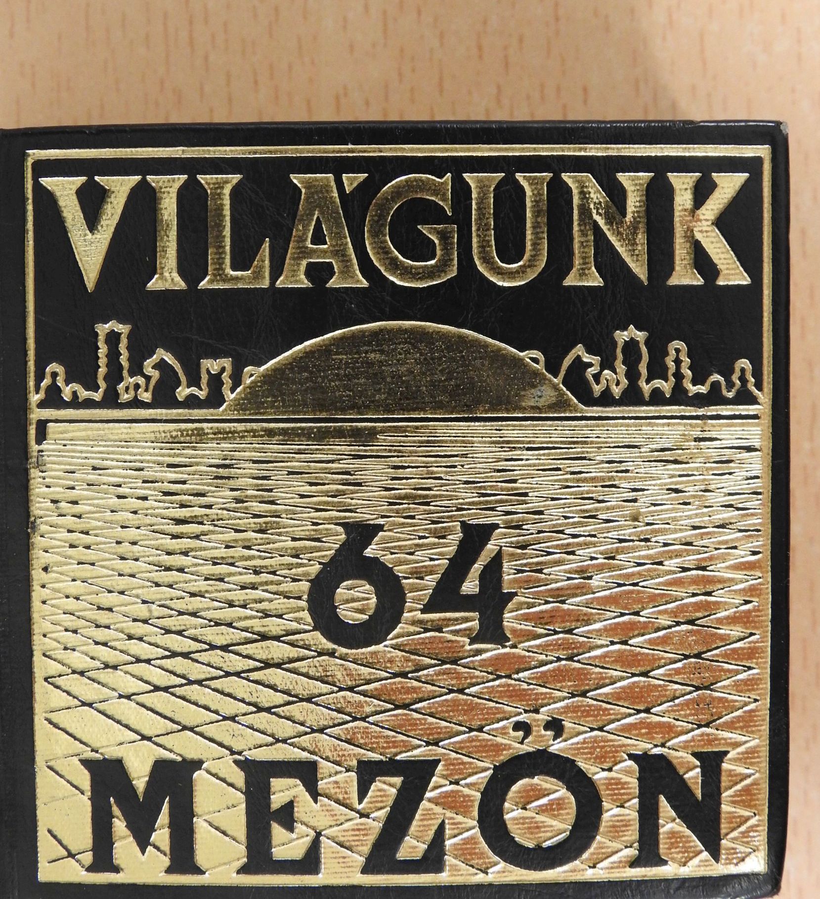Ozsváth András - Világunk 64 mezőn (minikönyv) (számozott) [antikvár]