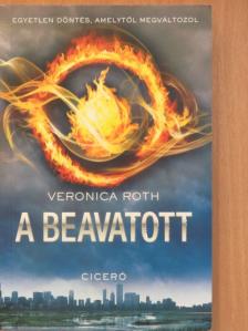 Veronica Roth - A beavatott [antikvár]