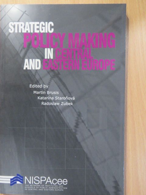 Martin Brusis - Strategic Policy Making in Central and Eastern Europe [antikvár]