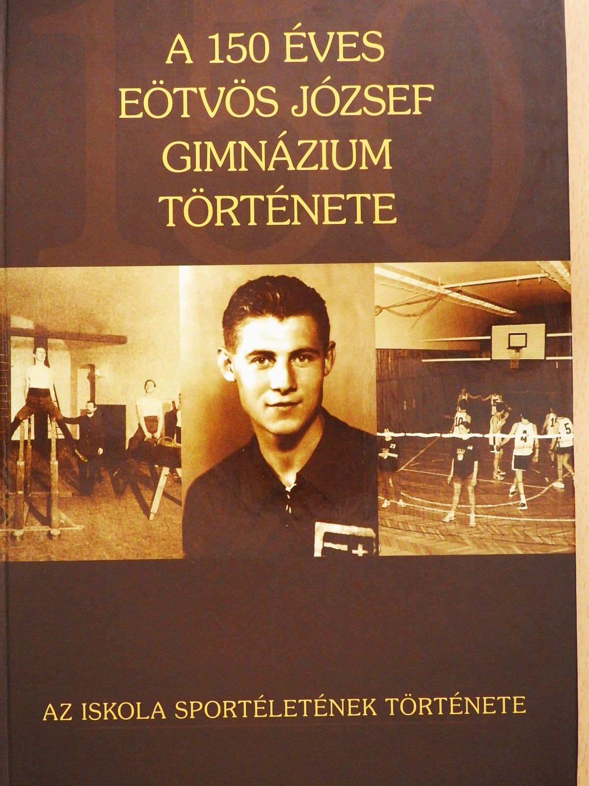 Sentényi Barna - A 150 éves Eötvös József Gimnázium története (dedikált példány) [antikvár]