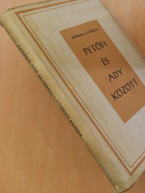 Rónay György - Petőfi és Ady között [antikvár]