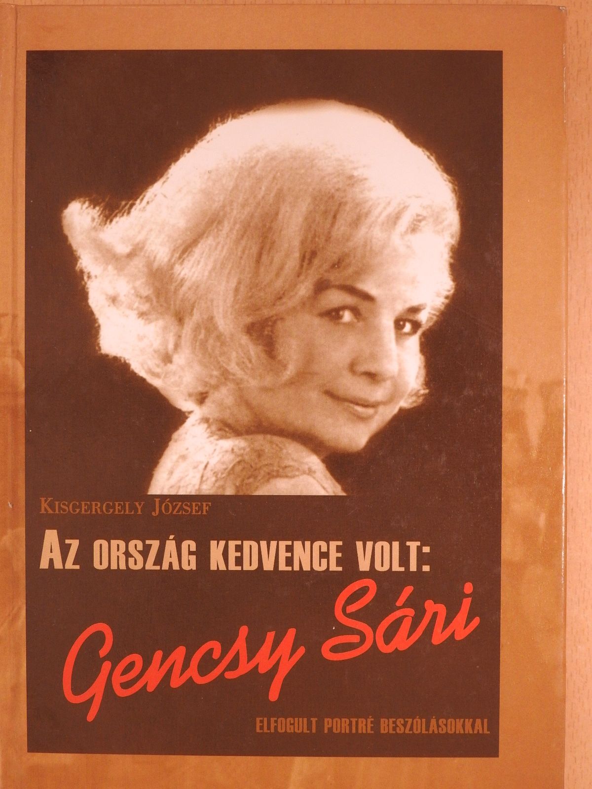 Kisgergely József - Az ország kedvence volt: Gencsy Sári - DVD-vel (dedikált példány) [antikvár]