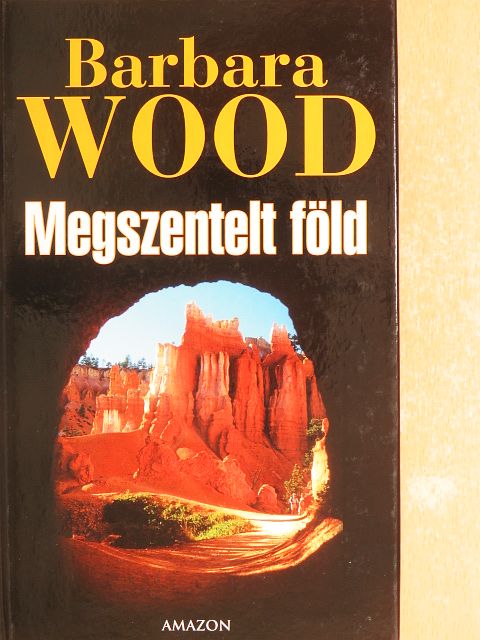 Barbara Wood - Megszentelt föld [antikvár]