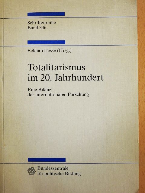 Eckhard Jesse - Totalitarismus im 20. Jahrhundert [antikvár]