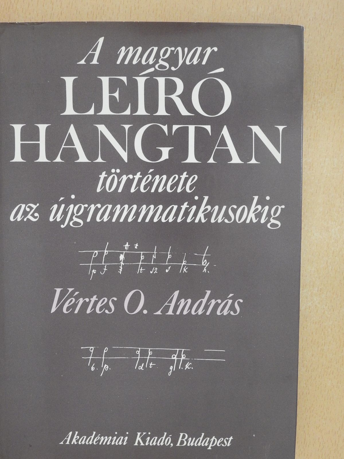 Vértes O. András - A magyar leíró hangtan története az újgrammatikusokig (dedikált példány) [antikvár]