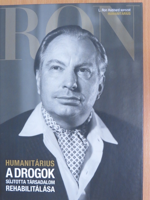 L. Ron Hubbard - Humanitárius - A drogok sújtotta társadalom rehabilitálása [antikvár]