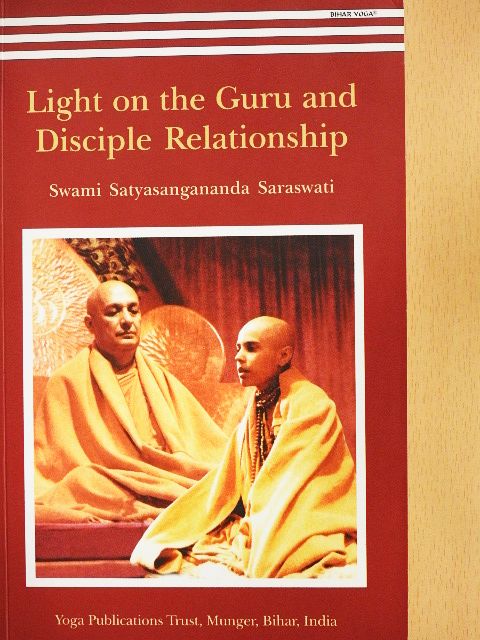Swami Satyananda Saraswati - Light on the Guru and Disciple Relationship [antikvár]