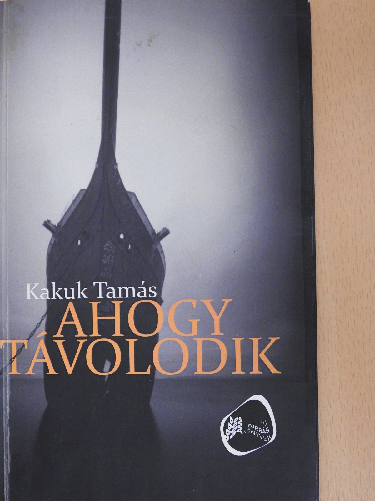 Kakuk Tamás - Ahogy távolodik (dedikált példány) [antikvár]