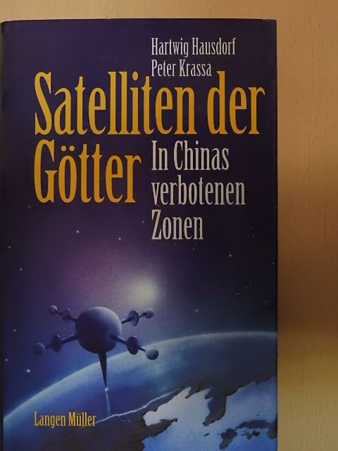 Hartwig Hausdorf - Satelliten der Götter [antikvár]