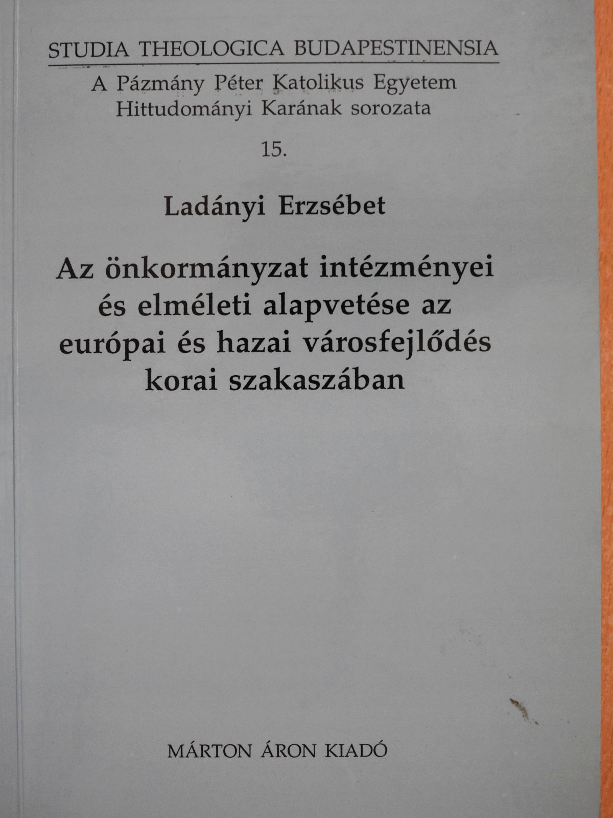 Ladányi Erzsébet - Az önkormányzat intézményei és elméleti alapvetése az európai és hazai városfejlődés korai szakaszában (dedikált példány) [antikvár]
