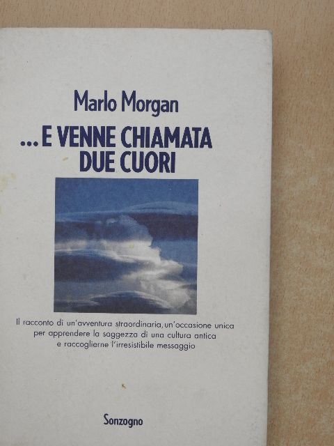 Marlo Morgan - ...e venne chiamata due cuori [antikvár]