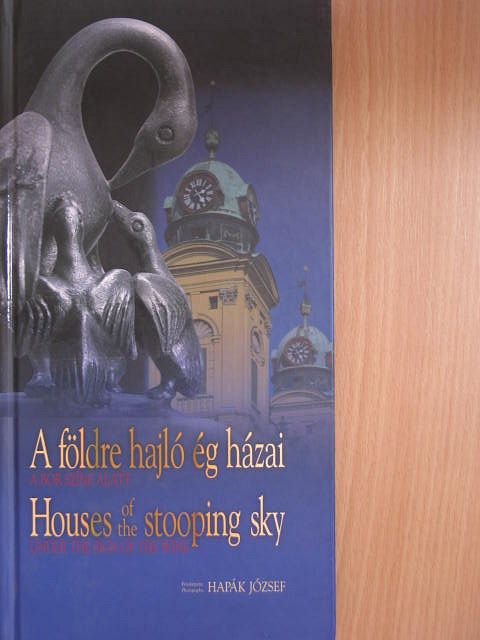 A földre hajló ég házai a bor színe alatt [antikvár]