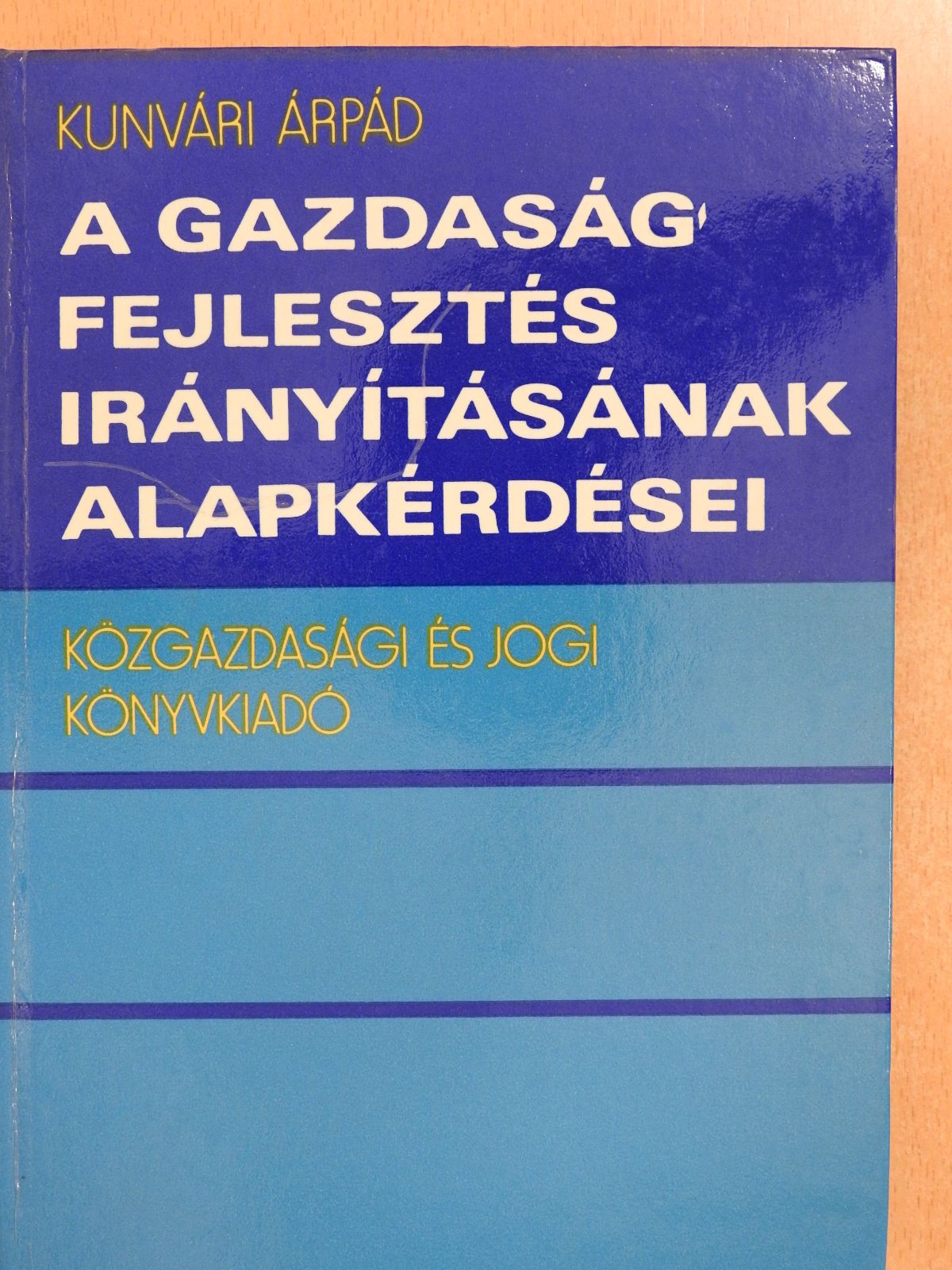 Kunvári Árpád - A gazdaságfejlesztés irányításának alapkérdései (dedikált példány) [antikvár]