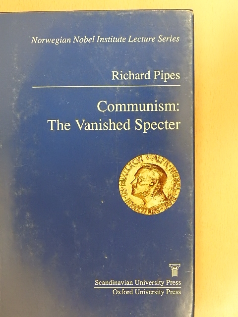 Richard Pipes - Communism: The Vanished Specter [antikvár]