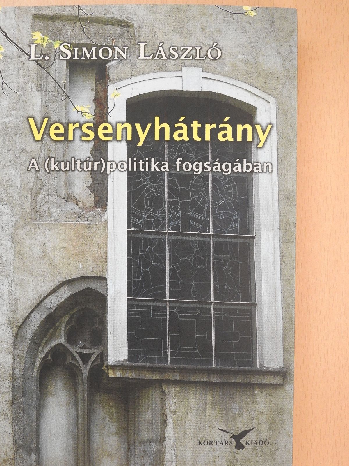 L. Simon László - Versenyhátrány (dedikált példány) [antikvár]