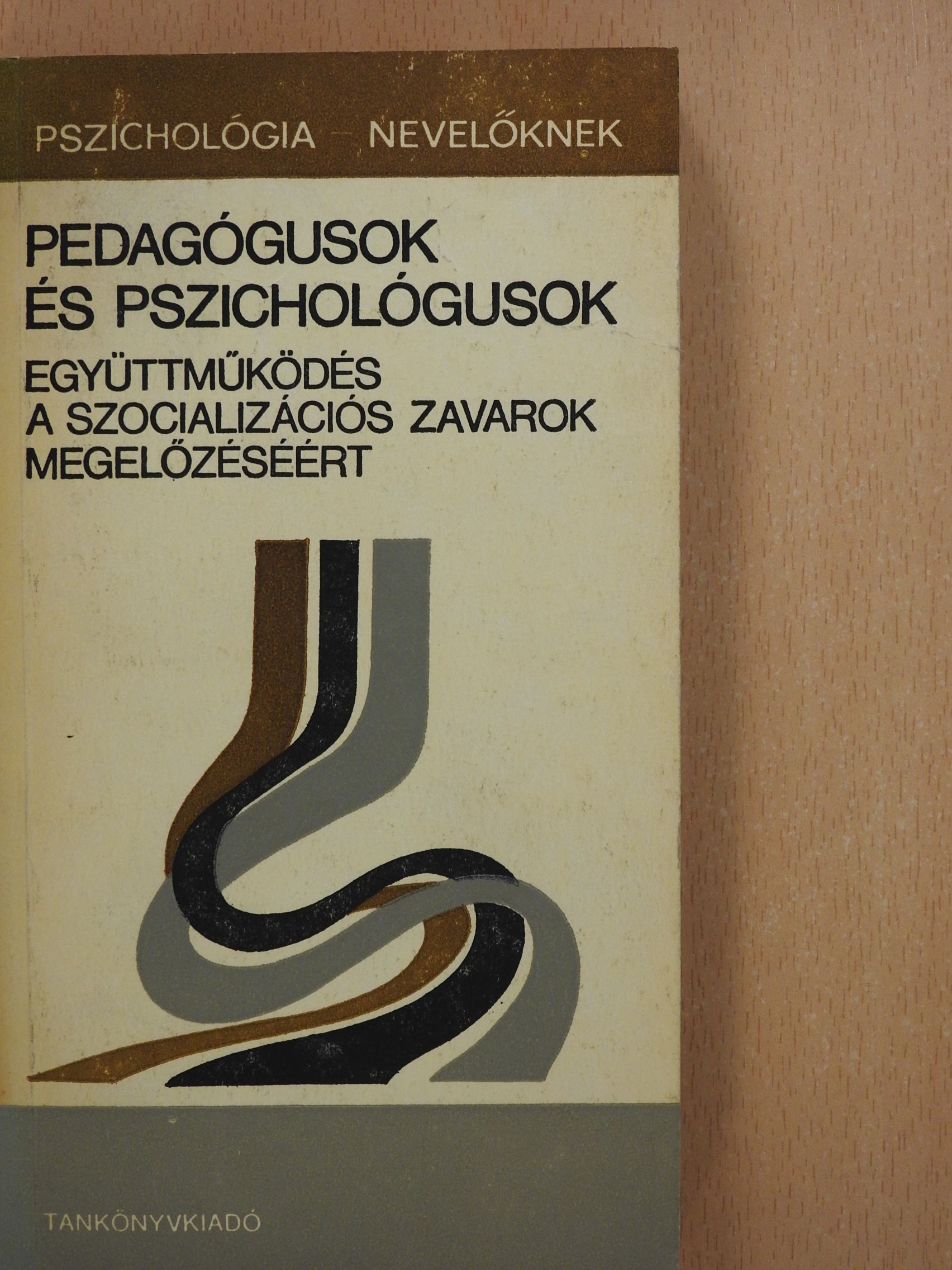 Halász Anna - Pedagógusok és pszichológusok (dedikált példány) [antikvár]