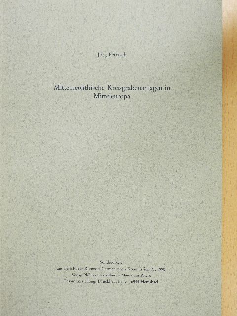Jörg Petrasch - Mittelneolithische Kreisgrabenanlagen in Mitteleuropa [antikvár]