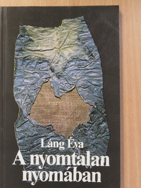 Láng Éva - A nyomtalan nyomában (dedikált példány) [antikvár]