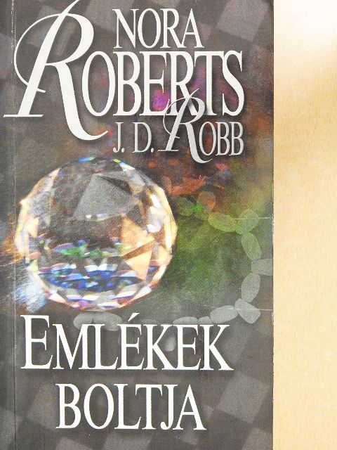 J. D. Robb - Emlékek boltja [antikvár]