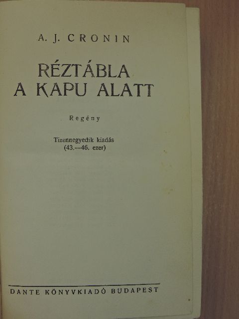 A. J. Cronin - Réztábla a kapu alatt [antikvár]