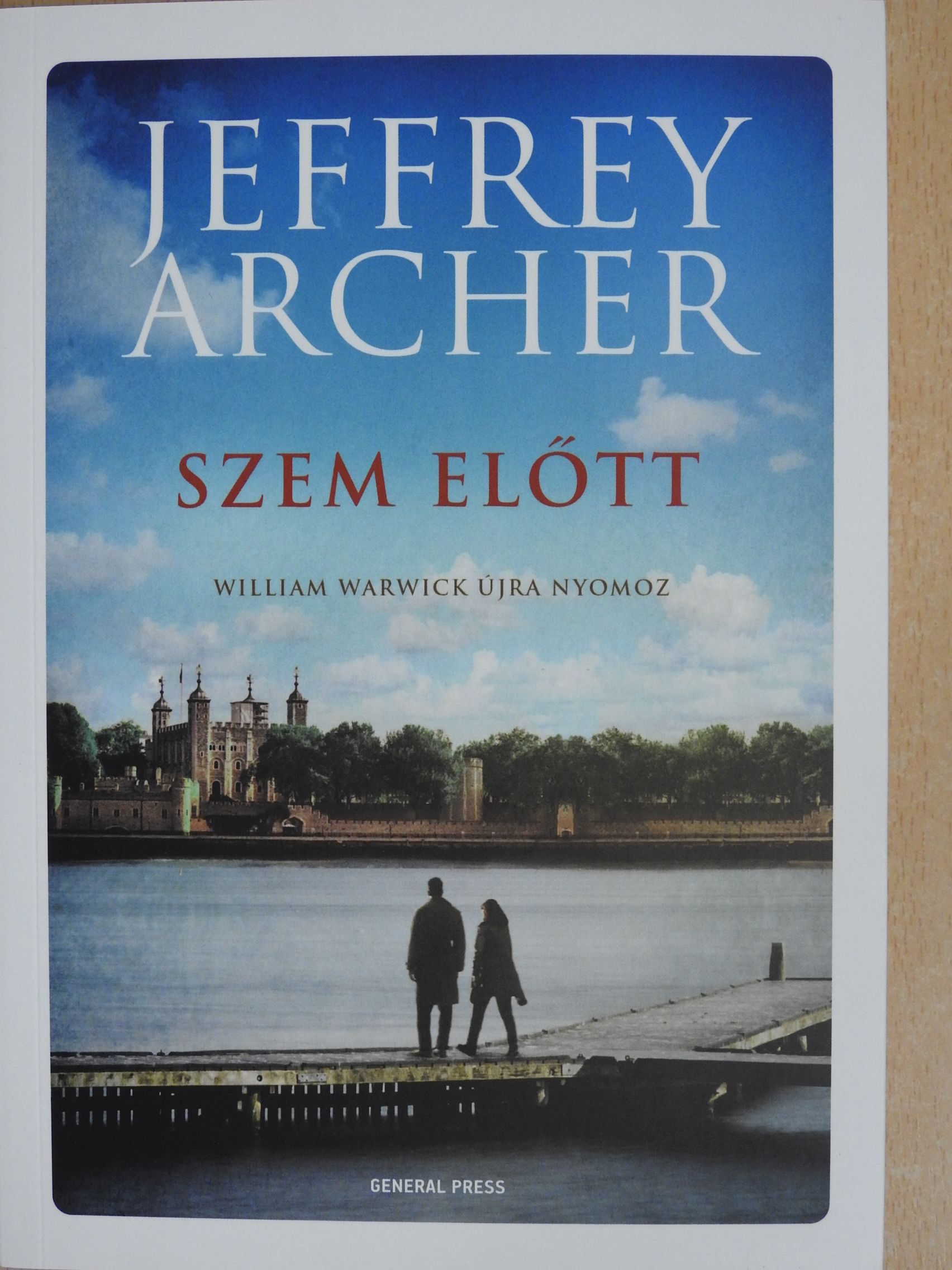 Jeffrey Archer - Szem előtt [antikvár]
