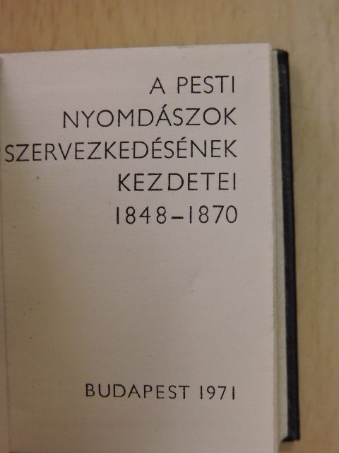 Végh Oszkár - A Pesti Nyomdászok szervezkedésének kezdetei (minikönyv) [antikvár]