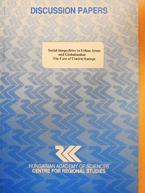 Ákos Szépvölgyi - Social Inequalities in Urban Areas and Globalization [antikvár]