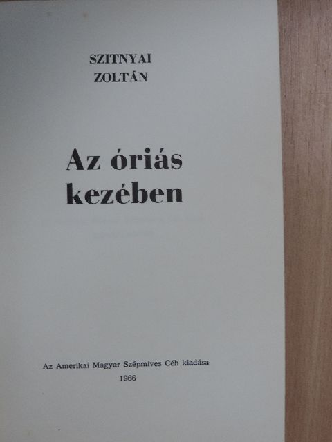Szitnyai Zoltán - Az óriás kezében  [antikvár]