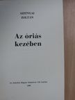 Szitnyai Zoltán - Az óriás kezében  [antikvár]