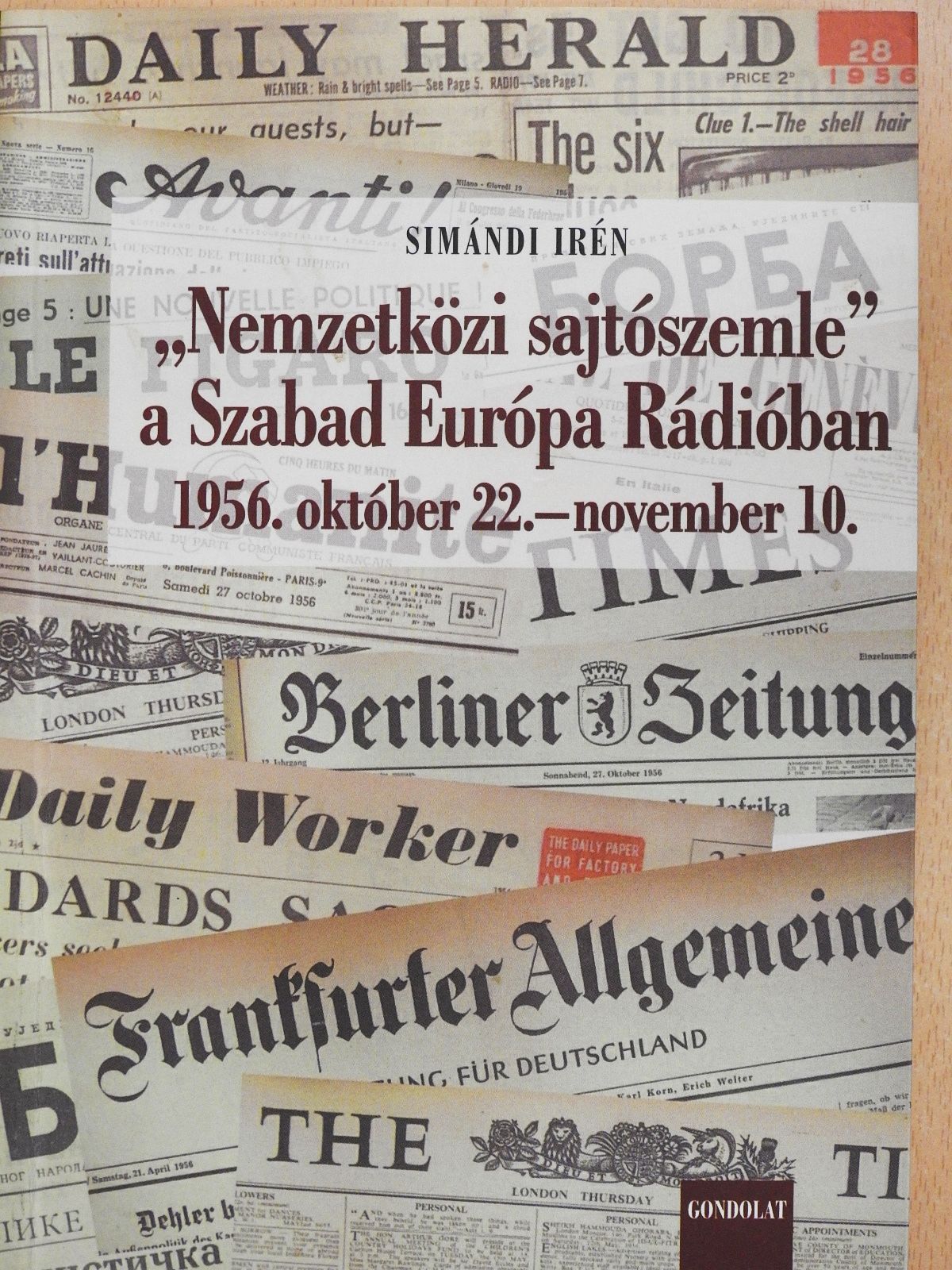 Simándi Irén - "Nemzetközi sajtószemle" a Szabad Európa Rádióban (dedikált példány) [antikvár]