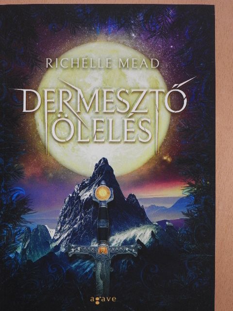 Richelle Mead - Dermesztő ölelés [antikvár]