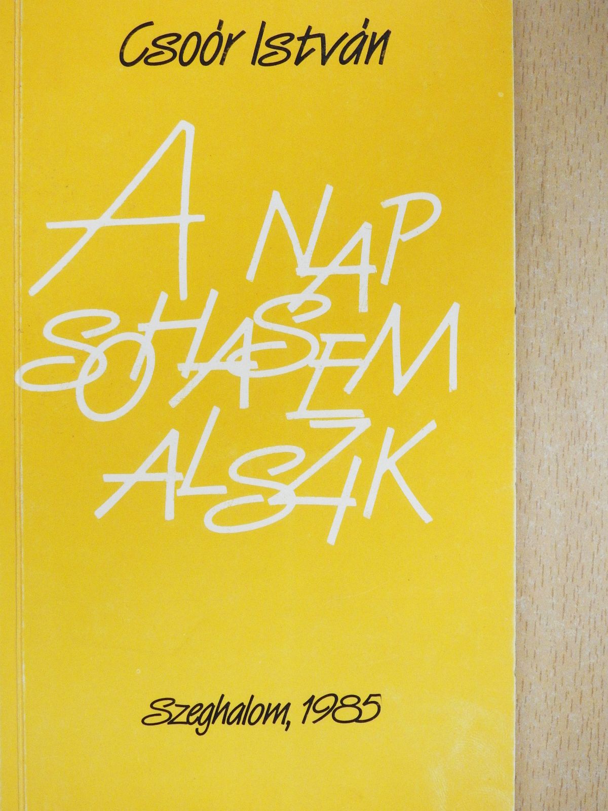 Csoór István - A nap sohasem alszik (számozott, dedikált példány) [antikvár]