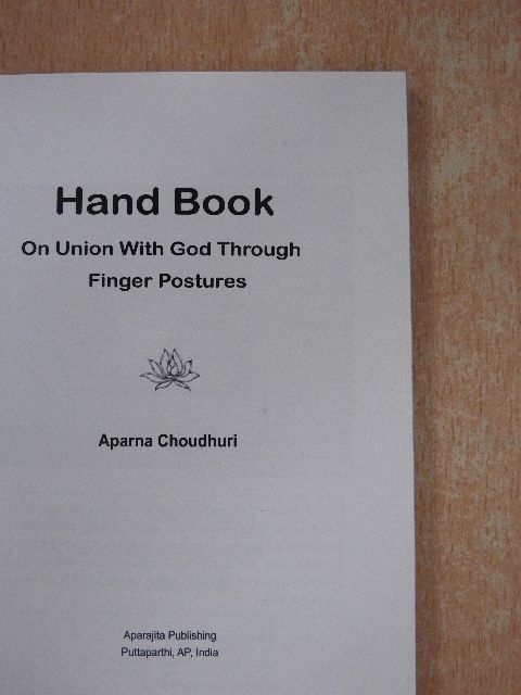 Aparna Choudhuri - Hand Book On Union With God Through Finger Postures  [antikvár]