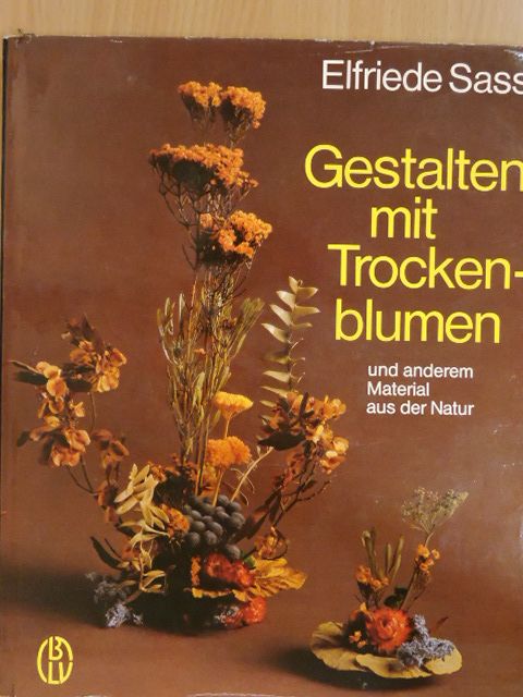 Elfriede Sass - Gestalten mit Trockenblumen und anderem Material aus der Natur [antikvár]