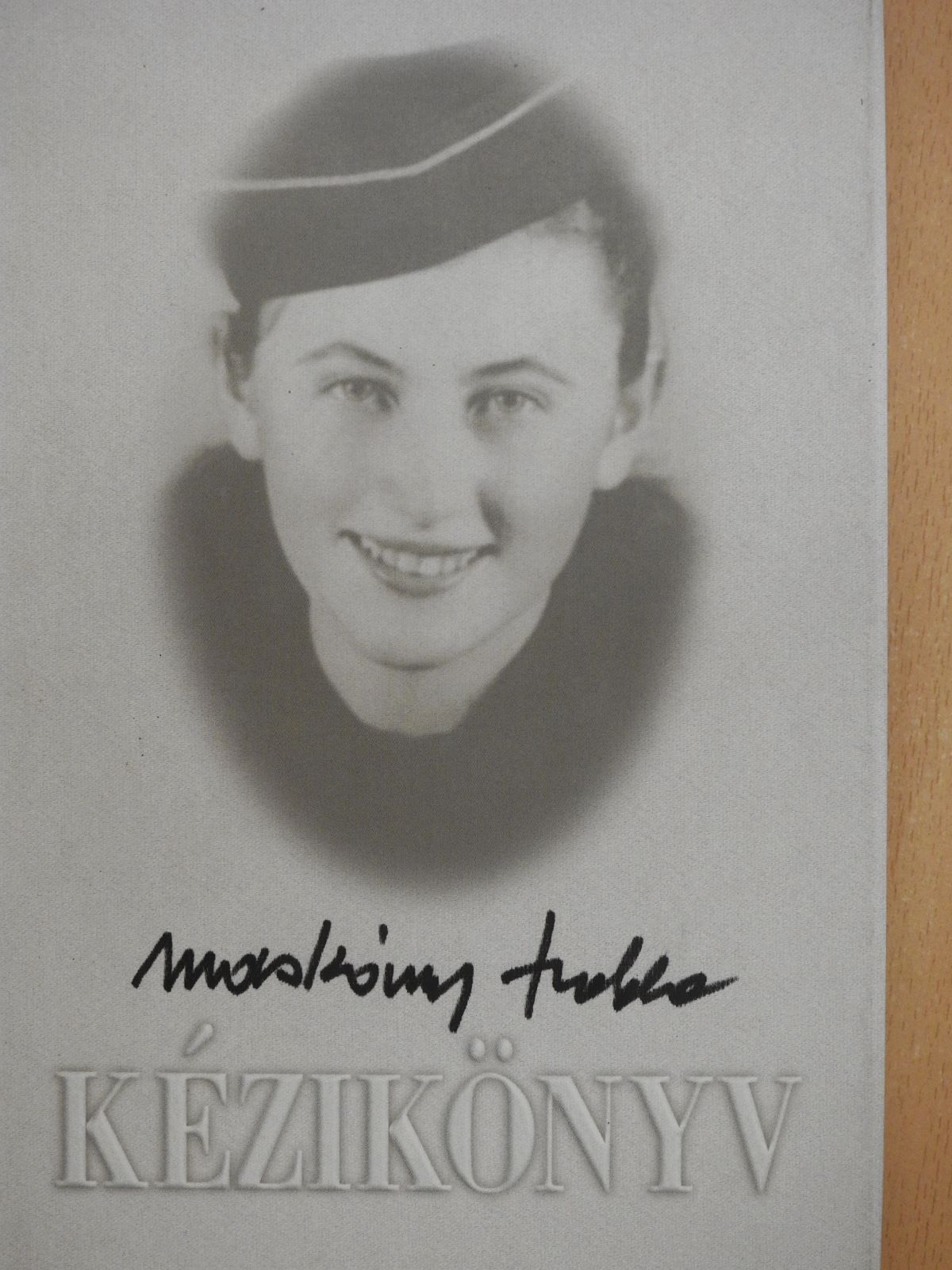 Macskássy Izolda - Kézikönyv (dedikált példány) [antikvár]