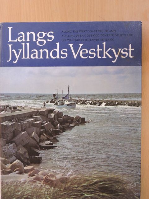 Langs Jyllands Vestkyst/Along the West Coast of Jutland/Au Long de la Cote Occidentale du Jutland/Die Westküste Jütlands Entlang [antikvár]