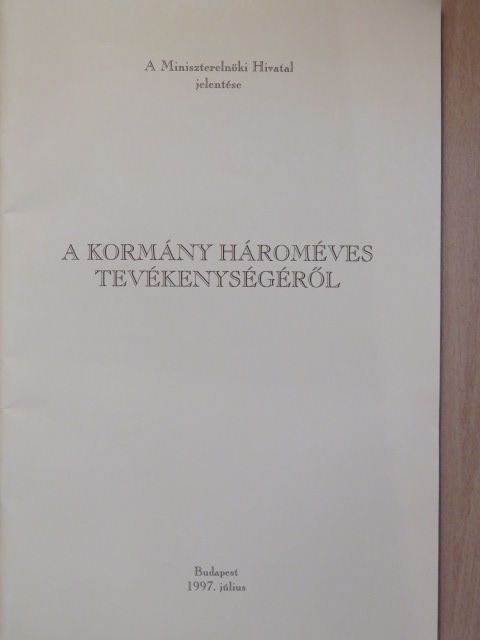 A kormány hároméves tevékenységéről [antikvár]