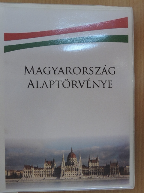 Magyarország alaptörvénye [antikvár]