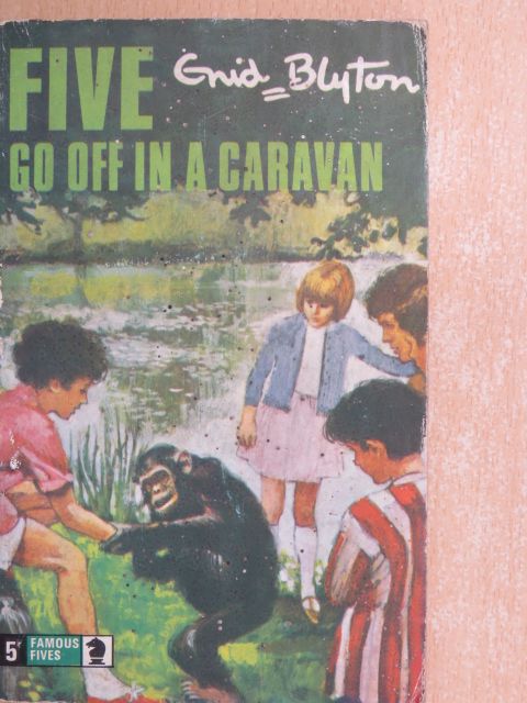 Enid Blyton - Five go off in a caravan [antikvár]