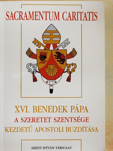 XVI. Benedek pápa - XVI. Benedek pápa a szeretet szentsége kezdetű apostoli buzdítása [antikvár]