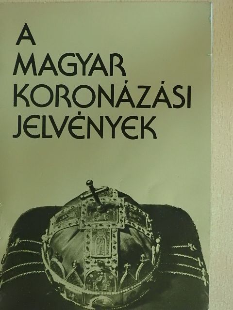 Lovag Zsuzsa - A magyar koronázási jelvények [antikvár]