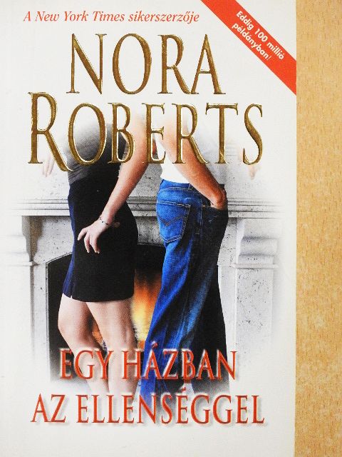 Nora Roberts - Egy házban az ellenséggel [antikvár]