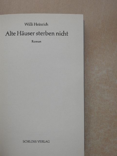 Willi Heinrich - Alte Häuser sterben nicht [antikvár]